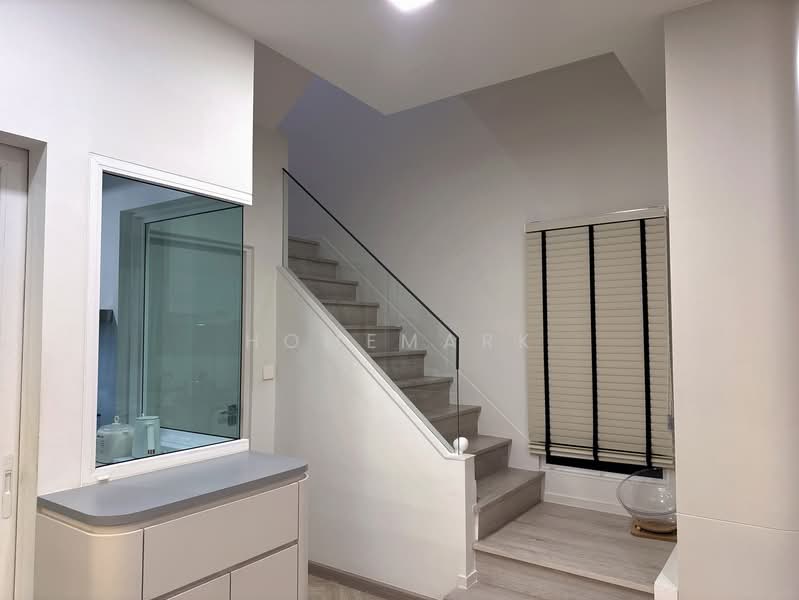 Mantana Motorway-New Krungthepkreetha, Bangkok, Phatthana Chonnabot 4 Road, Khlong Song Ton Nun, Lat Krabang, Bangkok, 3 Bedrooms, 151 sqm, Single Detached House For Sale, by Homemark, 500167546 - DDproperty.com