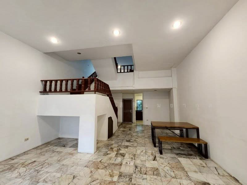 พระโขนง, Bangkok, Phra Kanong, Khlong Toei, Bangkok, 4 Bedrooms, 250 sqm, Townhouse For Rent, by ณภัทร พรสิริเมธากุล, 500167592 - DDproperty.com