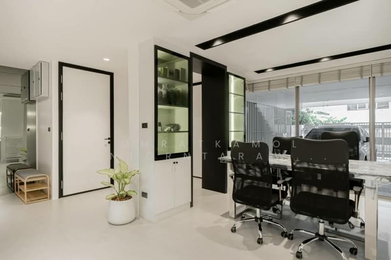 LUXE 35 Ratchada-Ladprao, Bangkok, Soi Lat Phrao 35, Lat Phrao Road, Chan Kasem, Chatuchak, Bangkok, 3 Bedrooms, 400 sqm, Townhouse For Sale, by Chomratkamol Soontorntarawong (Gor), 500167686 - DDproperty.com