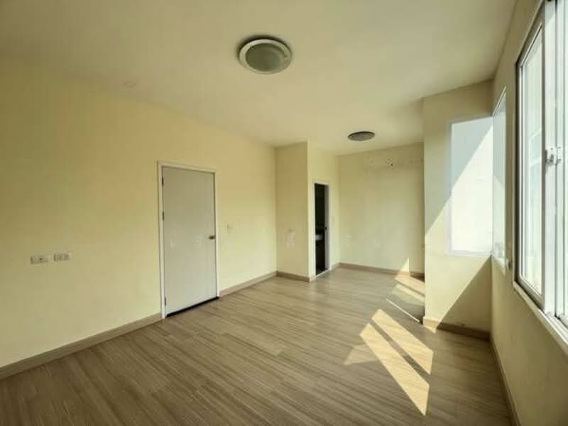 Gusto Townhome Bangna - Suvarnabhumi : กัสโต้ ทาวน์โฮม บางนา - สุวรรณภูมิ, สมุทรปราการ, ซอยวัดศรีวารีน้อย, ศีรษะจรเข้ใหญ่, บางเสาธง, สมุทรปราการ, 132 ตร.ม., ทาวน์เฮ้าส์ ขาย, โดย เรียลตี้ วัน, 500167739 - DDproperty.com