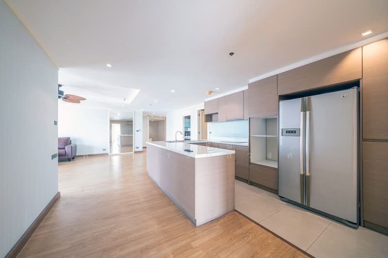 State Tower, Bangkok, 1055 Silom Road, Silom, Bang Rak, Bangkok, 4 Bedrooms, 192 sqm, Condo For Sale, by อุกฤษฎ์ สัตย์ตระกูลวงศ์, 500167749 - DDproperty.com