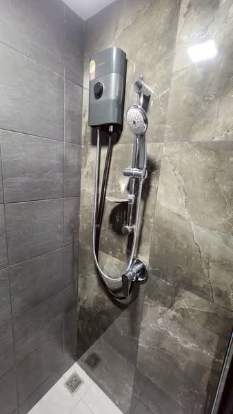 Maroon Ratchada 32, Bangkok, Chan Kasem, Chatuchak, Bangkok, 1 Bedroom, 28 sqm, Condo For Rent, by วีระบูลย์ จารุพรล้ำเลิศ, 500167788 - DDproperty.com