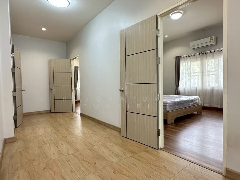 บ้านในโครงการ ให้เช่า – ใกล้มีโชคพลาซ่า เพียง 5 นาที ค่าเช่า 30,000 บาท / เดือน รหัสทรัพย์ : No.5H06, Chiang Mai, San Sai Noi, San Sai, Chiang Mai, 3 Bedrooms, 400 sqm, Single Detached House For Rent, by Rutchaporn Tunsiri, 500167812 - DDproperty.com