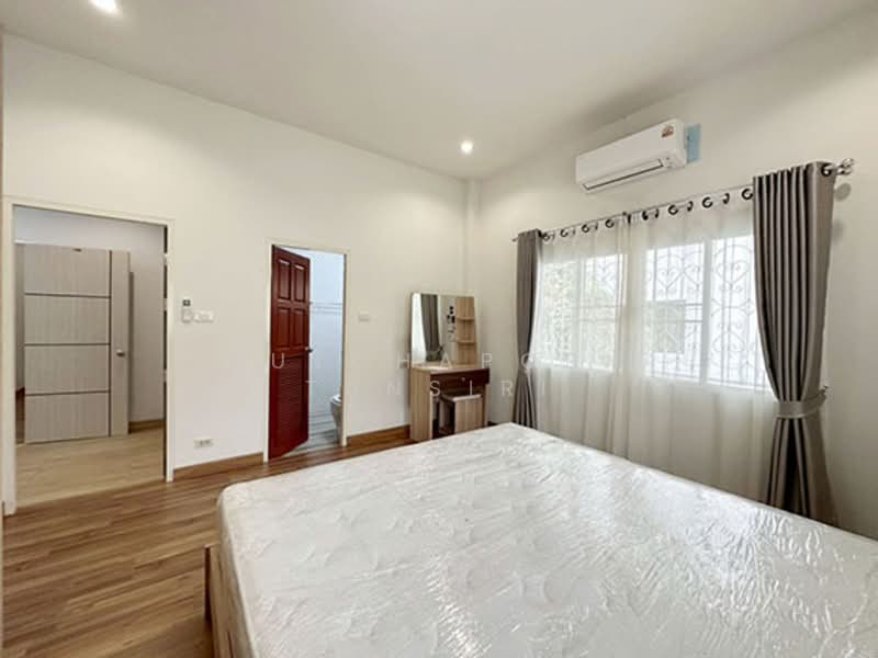 บ้านในโครงการ ให้เช่า – ใกล้มีโชคพลาซ่า เพียง 5 นาที ค่าเช่า 30,000 บาท / เดือน รหัสทรัพย์ : No.5H06, Chiang Mai, San Sai Noi, San Sai, Chiang Mai, 3 Bedrooms, 400 sqm, Single Detached House For Rent, by Rutchaporn Tunsiri, 500167812 - DDproperty.com