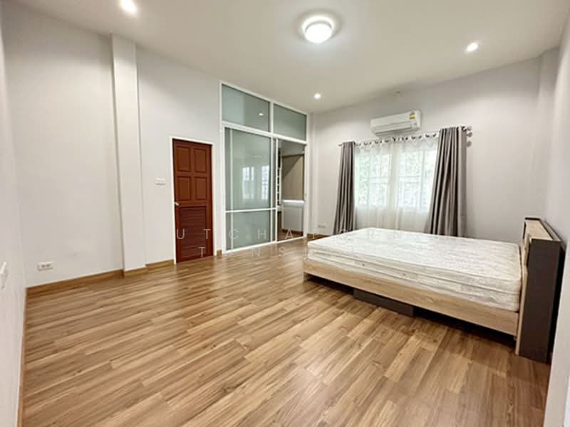 บ้านในโครงการ ให้เช่า – ใกล้มีโชคพลาซ่า เพียง 5 นาที ค่าเช่า 30,000 บาท / เดือน รหัสทรัพย์ : No.5H06, Chiang Mai, San Sai Noi, San Sai, Chiang Mai, 3 Bedrooms, 400 sqm, Single Detached House For Rent, by Rutchaporn Tunsiri, 500167812 - DDproperty.com