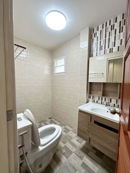 บ้านในโครงการ ให้เช่า – ใกล้มีโชคพลาซ่า เพียง 5 นาที ค่าเช่า 30,000 บาท / เดือน รหัสทรัพย์ : No.5H06, Chiang Mai, San Sai Noi, San Sai, Chiang Mai, 3 Bedrooms, 400 sqm, Single Detached House For Rent, by Rutchaporn Tunsiri, 500167812 - DDproperty.com