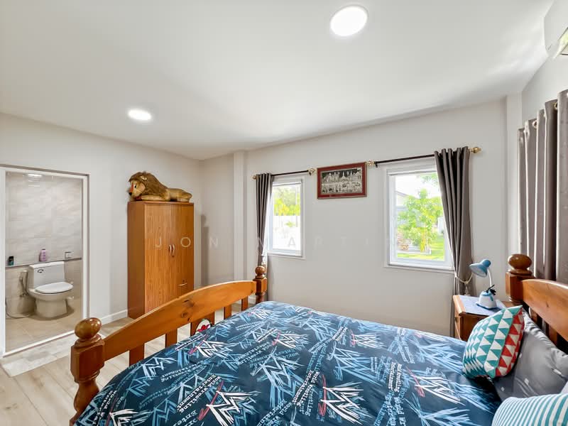 Detached Two Storey 7 Bedroom Residence In Cha Am For Sale, Phetchaburi, Cha-am, Cha-Am, Phetchaburi, 7 Bedrooms, 512 sqm, Single Detached House For Sale, by Jon Martin, 500167846 - DDproperty.com