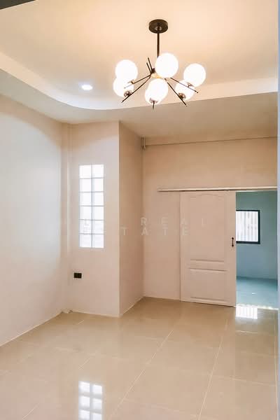 2-Storey Townhouse for Sale 3 Bedrooms in East Pattaya, Chon Buri (Pattaya), Bang Lamung, Bang Lamung (Pattaya), Chon Buri (Pattaya), 3 Bedrooms, 68 sqm, Townhouse For Sale, by PLC Real Estate, 500167860 - DDproperty.com