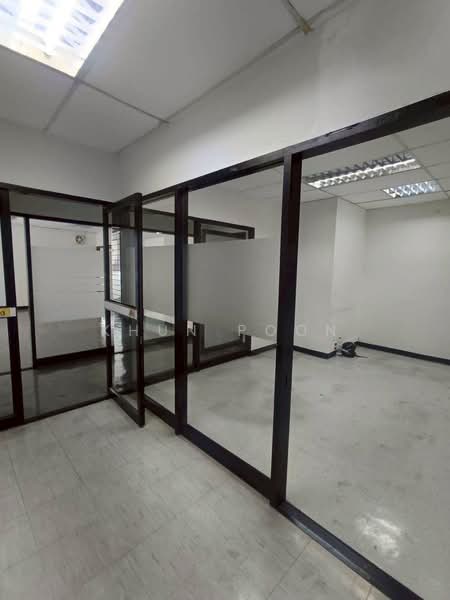 For Rent: A Large 4-Storey Office Building with Parking for 20+ Cars, Near MRT, Located on a 6-Lane, Samut Prakan, เทพารักษ์, Thepharak, Muang Samut Prakarn, Samut Prakan, , 641 sqm, Office Space For Rent, by Khun Poon, 500167885 - DDproperty.com