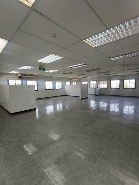 For Rent: A Large 4-Storey Office Building with Parking for 20+ Cars, Near MRT, Located on a 6-Lane, Samut Prakan, เทพารักษ์, Thepharak, Muang Samut Prakarn, Samut Prakan, , 641 sqm, Office Space For Rent, by Khun Poon, 500167885 - DDproperty.com