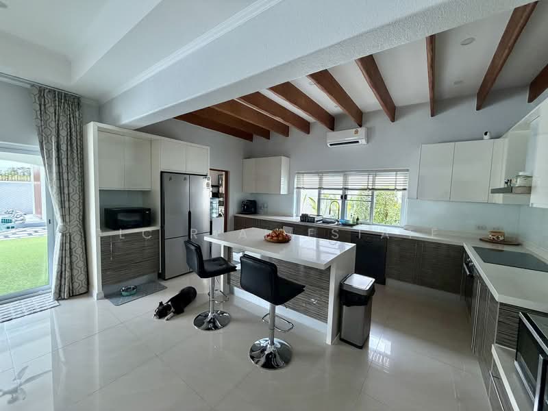 ขายบ้านวิลล่าพร้อมสระว่ายน้ำส่วนตัว 3 ห้องนอน ในมาบประชัน พัทยาตะวันออก, ชลบุรี, บางละมุง, บางละมุง, ชลบุรี, 270 ตร.ม., วิลล่า ขาย, โดย PLC Real Estate, 500167902 - DDproperty.com