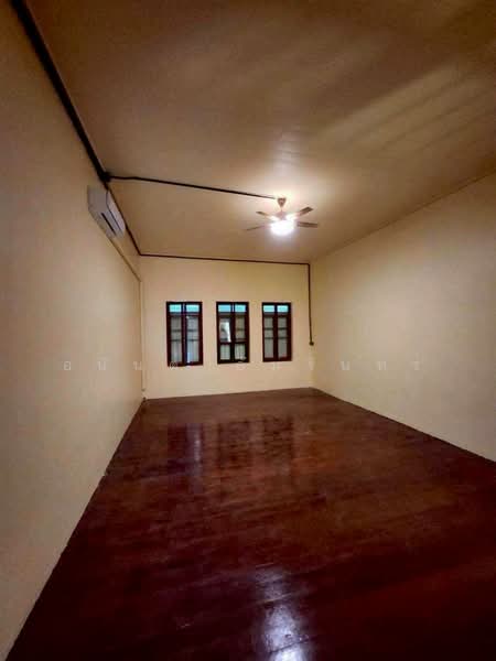 ให้เช่าอาคารเก่า 100 ปี พื้นที่ใช้สอย 200 ตร.ม. ย่านสุรวงศ์ ใกล้เซ็นทรัล บางรัก, กรุงเทพ, สี่พระยา, บางรัก, กรุงเทพ, 200 ตร.ม., ตึกแถว-อาคารพาณิชย์ ให้เช่า, โดย อนันต์ อัมรินทร์, 500168003 - DDproperty.com