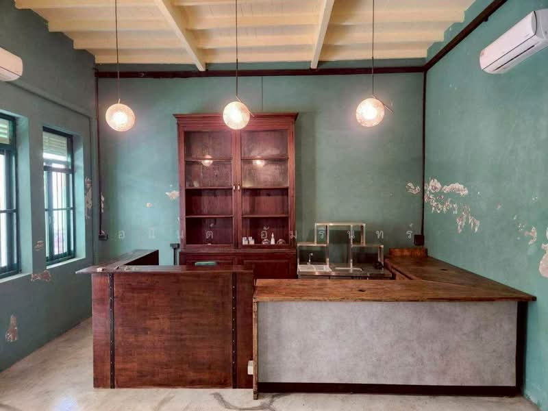 For rent 100 year old building, usable area 200 sq.m., Surawong area, near Central Bangrak, Bangkok, Si Phraya, Bang Rak, Bangkok, , 200 sqm, Shophouse For Rent, by อนันต์ อัมรินทร์, 500168003 - DDproperty.com