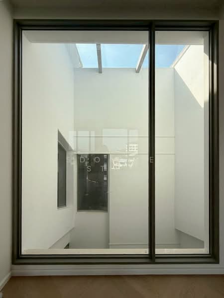 Home office for sale in Soi Pridi Banomyong 14, near BTS Phra Khanong, Bangkok, Phra Kanong Nua, Watthana, Bangkok, 5 Bedrooms, 536 sqm, Single Detached House For Sale, by Wisdom Real Estate, 500168009 - DDproperty.com