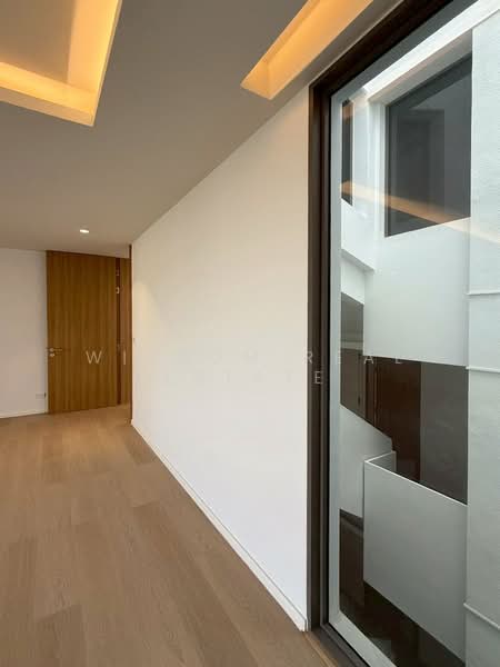 Home office for sale in Soi Pridi Banomyong 14, near BTS Phra Khanong, Bangkok, Phra Kanong Nua, Watthana, Bangkok, 5 Bedrooms, 536 sqm, Single Detached House For Sale, by Wisdom Real Estate, 500168009 - DDproperty.com