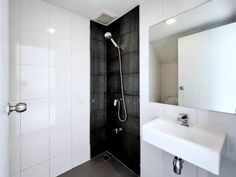 Eigen Premium Townhome Pattanakarn : ไอเจ้นท์ พรีเมียม ทาวน์โฮม พัฒนาการ, กรุงเทพ, ซอยพัฒนาการ 99 ถนนพัฒนาการตัดใหม่, ประเวศ, ประเวศ, กรุงเทพ, 162 ตร.ม., ทาวน์เฮ้าส์ ขาย, โดย คุณวิญญุดา เหล่าสันน์, 500168019 - 1st Floor: Bathroom - DDproperty.com