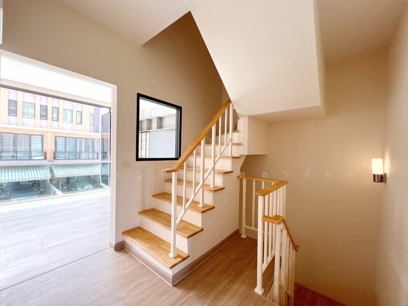 Eigen Premium Townhome Pattanakarn : ไอเจ้นท์ พรีเมียม ทาวน์โฮม พัฒนาการ, กรุงเทพ, ซอยพัฒนาการ 99 ถนนพัฒนาการตัดใหม่, ประเวศ, ประเวศ, กรุงเทพ, 162 ตร.ม., ทาวน์เฮ้าส์ ขาย, โดย คุณวิญญุดา เหล่าสันน์, 500168019 - 2nd Floor: Stairs - DDproperty.com