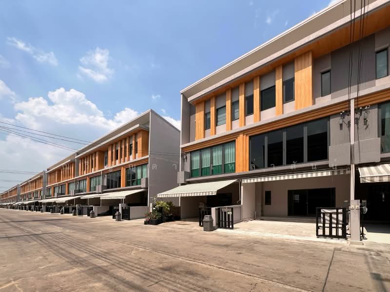 Eigen Premium Townhome Pattanakarn : ไอเจ้นท์ พรีเมียม ทาวน์โฮม พัฒนาการ, กรุงเทพ, ซอยพัฒนาการ 99 ถนนพัฒนาการตัดใหม่, ประเวศ, ประเวศ, กรุงเทพ, 162 ตร.ม., ทาวน์เฮ้าส์ ขาย, โดย คุณวิญญุดา เหล่าสันน์, 500168019 - DDproperty.com