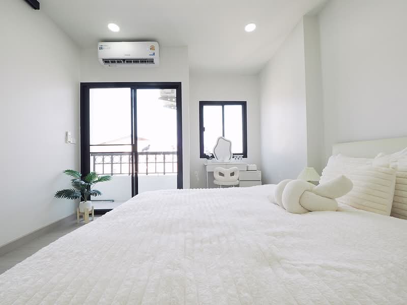 Johnny Tower, Bangkok, 216 Pracha Uthit Rd, Huai Khwang, Huai Khwang, Bangkok, 1 Bedroom, 35 sqm, Condo For Sale, by wipa รุ่งธุระ, 500168041 - DDproperty.com