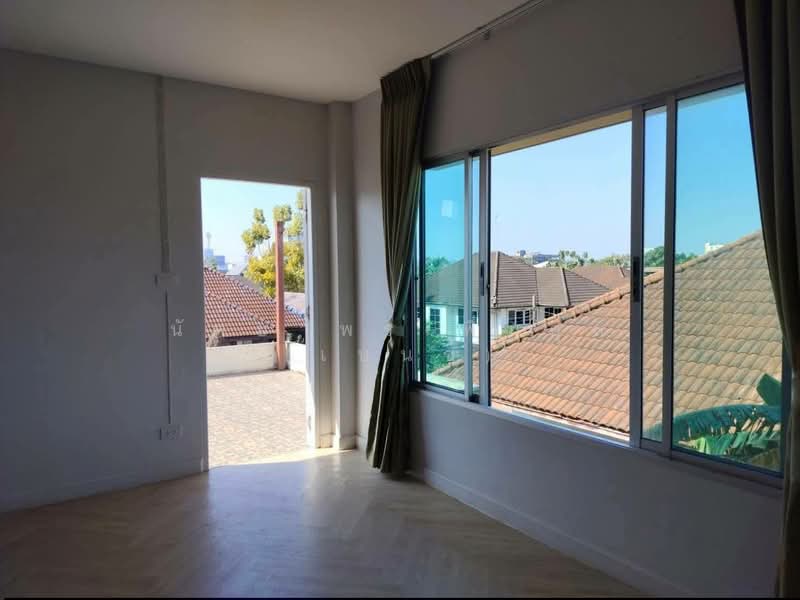 กรุงเทพกรีฑาซอย 8 แยก 2, Bangkok, Hua Mak, Bang Kapi, Bangkok, 3 Bedrooms, 160 sqm, Townhouse For Rent, by Nattayaporn Peumkul (Benz), 500168069 - DDproperty.com