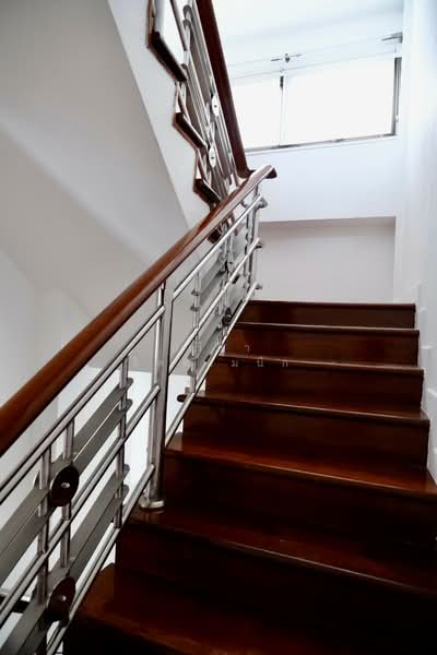 Townhouse 5 bedroom 420 sq m. share swimming pool in Sathorn about 10min walk BTS station, Bangkok, สาทร, Yan Nawa, Sathon, Bangkok, 5 Bedrooms, 420 sqm, Townhouse For Rent, by ปรีชา จิตต์สมนึก, 500168106 - DDproperty.com