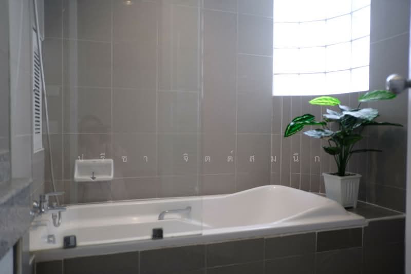 Townhouse 5 bedroom 420 sq m. share swimming pool in Sathorn about 10min walk BTS station, Bangkok, สาทร, Yan Nawa, Sathon, Bangkok, 5 Bedrooms, 420 sqm, Townhouse For Rent, by ปรีชา จิตต์สมนึก, 500168106 - DDproperty.com