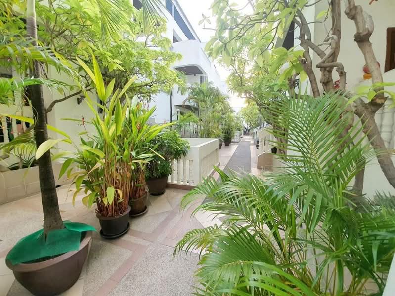 ทาวน์เฮ้าส์ 5 ห้องนอนในโครงการมีสระว่ายน้ำ สาทร 10 นาทีเดินถึงสถานีรถไฟฟ้า, กรุงเทพ, สาทร, ยานนาวา, สาทร, กรุงเทพ, 420 ตร.ม., ทาวน์เฮ้าส์ ให้เช่า, โดย ปรีชา จิตต์สมนึก, 500168106 - DDproperty.com