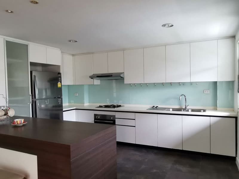 Townhouse 5 bedroom 420 sq m. share swimming pool in Sathorn about 10min walk BTS station, Bangkok, สาทร, Yan Nawa, Sathon, Bangkok, 5 Bedrooms, 420 sqm, Townhouse For Rent, by ปรีชา จิตต์สมนึก, 500168106 - DDproperty.com