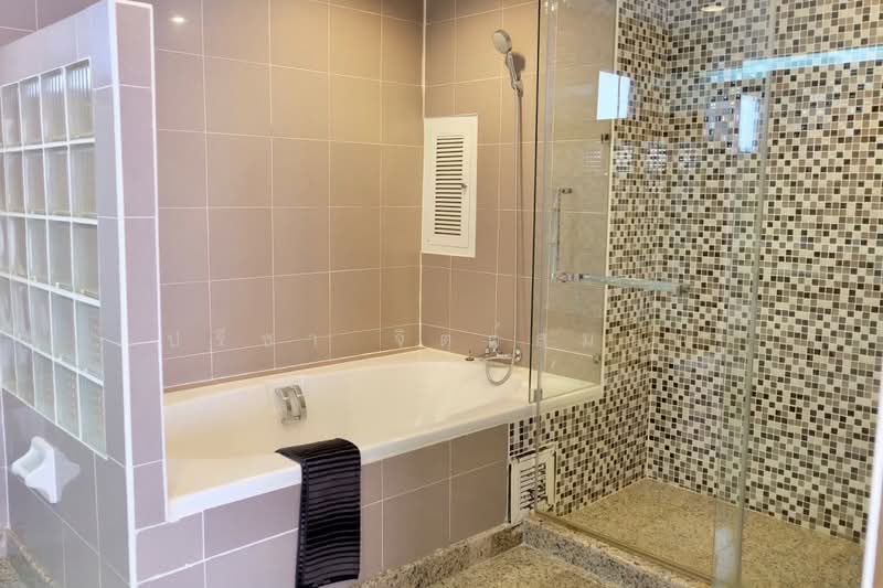 Townhouse 5 bedroom 420 sq m. share swimming pool in Sathorn about 10min walk BTS station, Bangkok, สาทร, Yan Nawa, Sathon, Bangkok, 5 Bedrooms, 420 sqm, Townhouse For Rent, by ปรีชา จิตต์สมนึก, 500168106 - DDproperty.com
