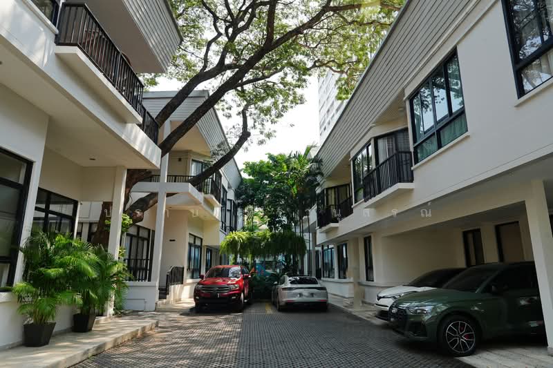 Sukhumvit 38, Bangkok, Phra Kanong, Khlong Toei, Bangkok, 4 Bedrooms, 300 sqm, Villa For Rent, by Praab Thiranusorn, 500168167 - DDproperty.com