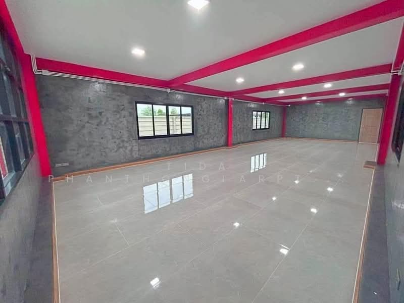 For Rent - Warehouse for rent in Lam Luk Ka, Khlong 6, with office and furniture, near the expressway., Pathum Thani