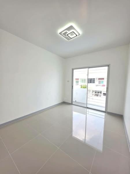 มบ.ราชพฤกษ์ ถนนฉลองกรุง61-ลาดกระบัง, Bangkok, ฉลองกรุง61, Lam Pla Tiew, Lat Krabang, Bangkok, 3 Bedrooms, 100 sqm, Townhouse For Sale, by นภัสศรณ์ วงศ์สินไทยกร (นันท์), 500168212 - DDproperty.com