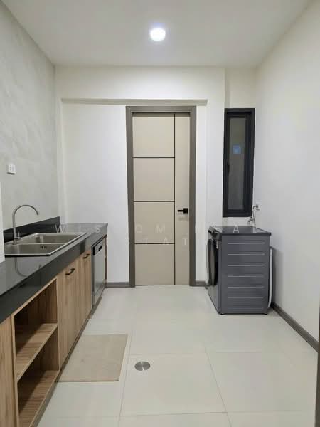 Detached pool villa for sale in the heart of Sukhumvit, near BTS Phra Khanong, Bangkok, Bang Chak, Phra Khanong, Bangkok, 3 Bedrooms, 250 sqm, Single Detached House For Sale, by Wisdom Real Estate, 500168217 - DDproperty.com