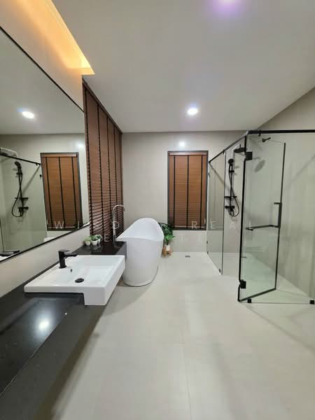 Detached pool villa for sale in the heart of Sukhumvit, near BTS Phra Khanong, Bangkok, Bang Chak, Phra Khanong, Bangkok, 3 Bedrooms, 250 sqm, Single Detached House For Sale, by Wisdom Real Estate, 500168217 - DDproperty.com