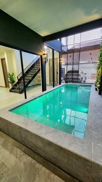 Detached pool villa for sale in the heart of Sukhumvit, near BTS Phra Khanong, Bangkok, Bang Chak, Phra Khanong, Bangkok, 3 Bedrooms, 250 sqm, Single Detached House For Sale, by Wisdom Real Estate, 500168217 - DDproperty.com