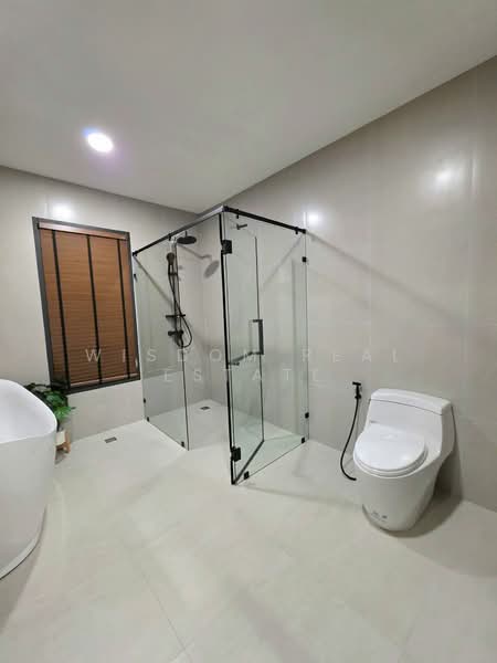 Detached pool villa for sale in the heart of Sukhumvit, near BTS Phra Khanong, Bangkok, Bang Chak, Phra Khanong, Bangkok, 3 Bedrooms, 250 sqm, Single Detached House For Sale, by Wisdom Real Estate, 500168217 - DDproperty.com