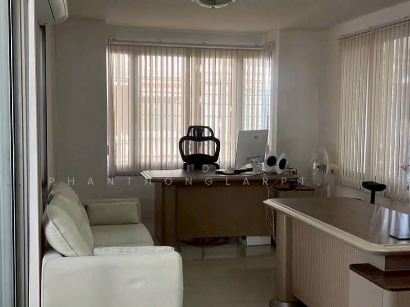 Office space for rent, 3 floors, Town in Town area, near the MRT Yellow Line and expressway., Bangkok, Phlapphla, Wang Thonglang, Bangkok, , 500 sqm, Office Space For Rent, by Tida phanthonglarptawee, 500168218 - DDproperty.com