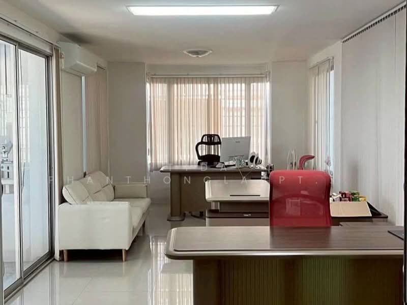 Office space for rent, 3 floors, Town in Town area, near the MRT Yellow Line and expressway., Bangkok, Phlapphla, Wang Thonglang, Bangkok, , 500 sqm, Office Space For Rent, by Tida phanthonglarptawee, 500168218 - DDproperty.com
