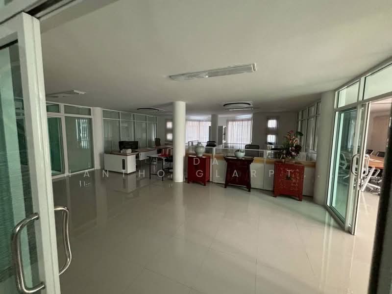 Office space for rent, 3 floors, Town in Town area, near the MRT Yellow Line and expressway., Bangkok, Phlapphla, Wang Thonglang, Bangkok, , 500 sqm, Office Space For Rent, by Tida phanthonglarptawee, 500168218 - DDproperty.com
