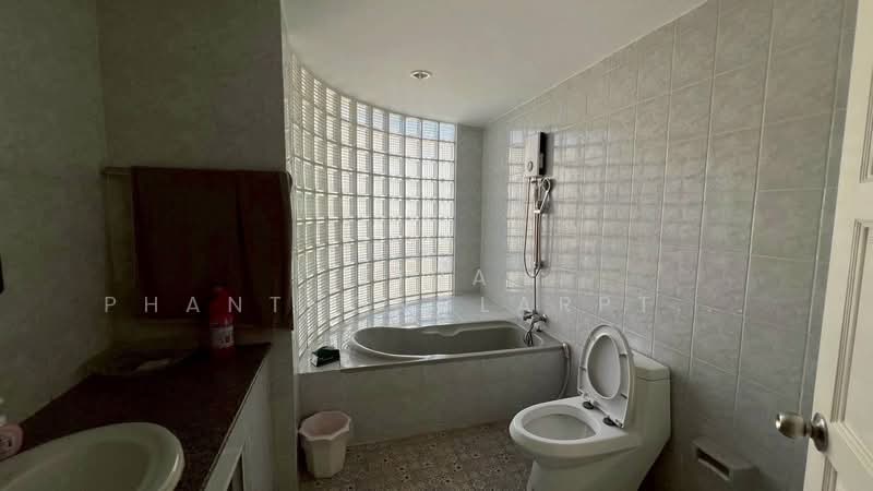 Office space for rent, 3 floors, Town in Town area, near the MRT Yellow Line and expressway., Bangkok, Phlapphla, Wang Thonglang, Bangkok, , 500 sqm, Office Space For Rent, by Tida phanthonglarptawee, 500168218 - DDproperty.com