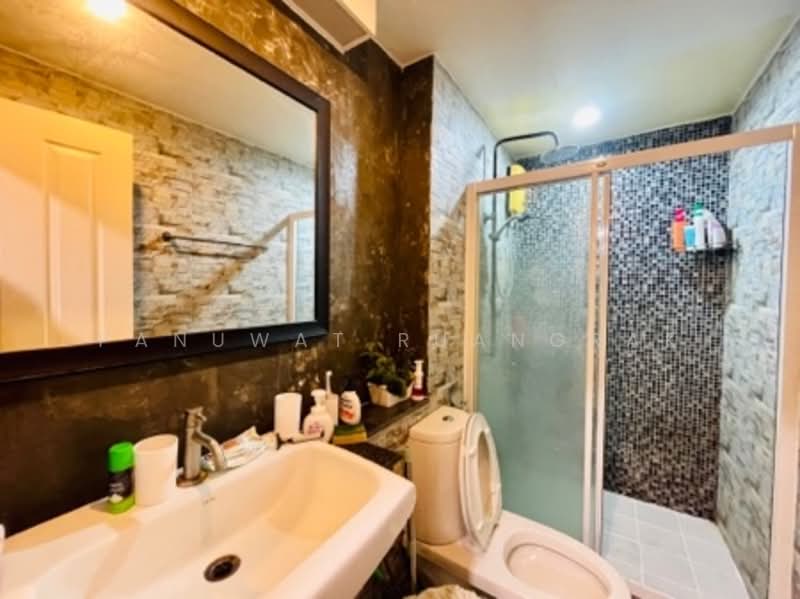 Happy Condo Ratchada 18, Bangkok, Mu Ban Yu Charoen 29 Alley, Samsen Nok, Huai Khwang, Bangkok, 2 Bedrooms, 47 sqm, Condo For Rent, by Panuwat Ruangrak, 500168294 - DDproperty.com