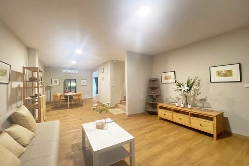 ซอยลาดพร้าว42, Bangkok, Samsen Nok, Huai Khwang, Bangkok, 4 Bedrooms, 200 sqm, Townhouse For Sale, by คุณพลอย, 500168308 - DDproperty.com