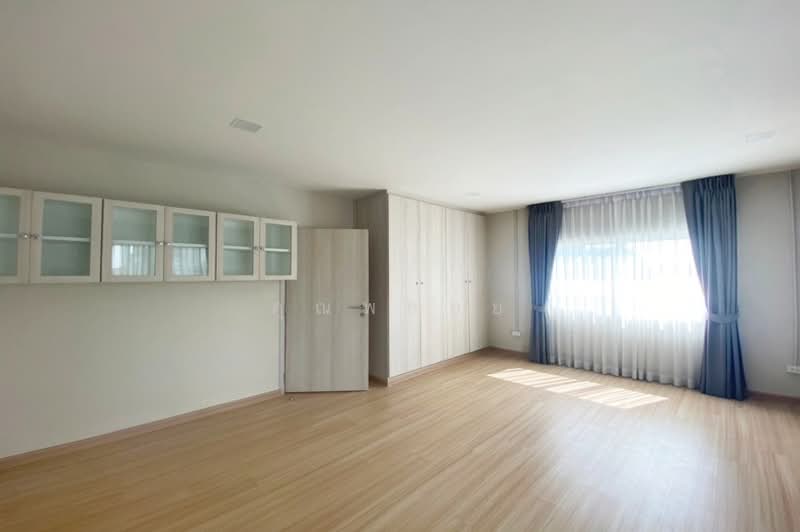 ซอยลาดพร้าว42, Bangkok, Samsen Nok, Huai Khwang, Bangkok, 4 Bedrooms, 200 sqm, Townhouse For Sale, by คุณพลอย, 500168308 - DDproperty.com