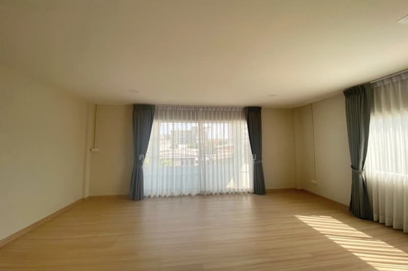 ซอยลาดพร้าว42, Bangkok, Samsen Nok, Huai Khwang, Bangkok, 4 Bedrooms, 200 sqm, Townhouse For Sale, by คุณพลอย, 500168308 - DDproperty.com