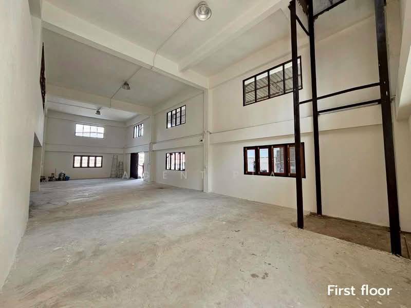 ให้เช่า - โกดัง + อาคารสำนักงาน 3 ชั้น ให้เช่า ใกล้เซ็นทรัลบางนา (SPSP646), กรุงเทพ