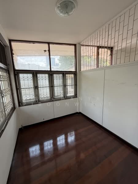 House For Rent Thonglor Open Showroom | Clinic | Restaurant, Bangkok, Thonglor, Khlong Tan Nua, Watthana, Bangkok, 5 Bedrooms, 500 sqm, Single Detached House For Rent, by Suchanya Piboonwiput, 500168332 - DDproperty.com