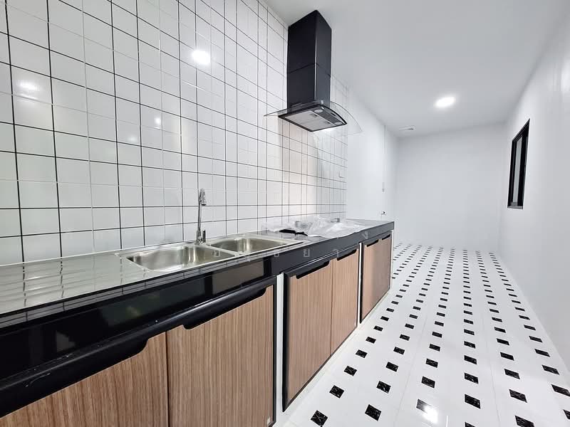 บ้านอยู่เจริญ 4 ลำลูกกาคลอง4 ถ.ไสวประชาราษฎร์ ต.ลาดสวาย อ.ลำลูกกา จ.ปทุมธานี, ปทุมธานี, ลาดสวาย, ลำลูกกา, ปทุมธานี, 100 ตร.ม., ทาวน์เฮ้าส์ ขาย, โดย ภัทรนัน อิศรางกูร ณ อยุธยา, 500168458 - DDproperty.com