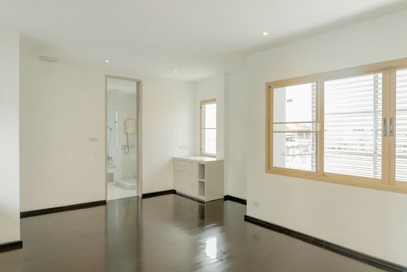 Noble Tara Pattanakarn, Bangkok, 2046 Pattanakarn Road, Suan Luang, Suan Luang, Bangkok, 5 Bedrooms, 460 sqm, Single Detached House For Sale, by สินรัตน์ ปรีชานุกูล, 500168471 - DDproperty.com