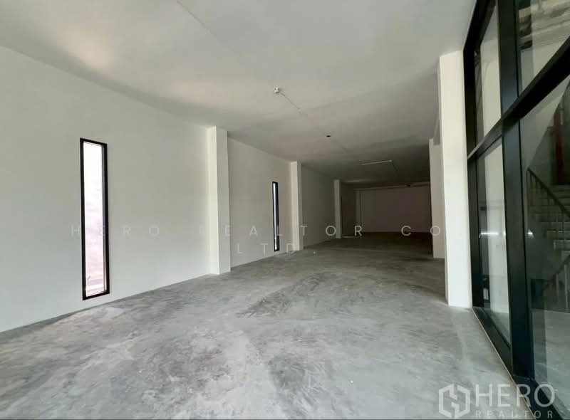 For rent Retail Space 214 sqm in Khlong Toei Nua Khlong Toei Bangkok BTS Phra Khanong HRE00299, กรุงเทพ, คลองเตย, คลองเตย, กรุงเทพ, 214 ตร.ม., พื้นที่ขายของ ให้เช่า, โดย Hero Realtor Co., Ltd., 500168475 - DDproperty.com