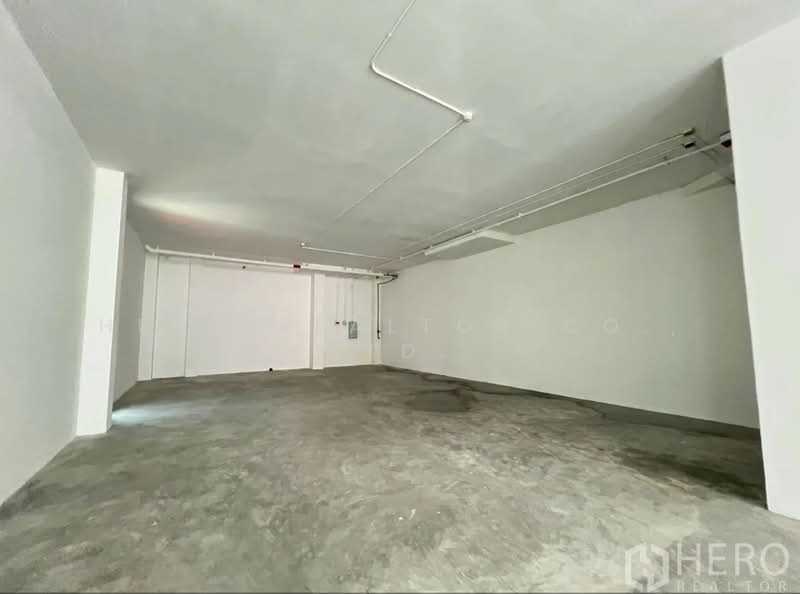 For rent Retail Space 214 sqm in Khlong Toei Nua Khlong Toei Bangkok BTS Phra Khanong HRE00299, กรุงเทพ, คลองเตย, คลองเตย, กรุงเทพ, 214 ตร.ม., พื้นที่ขายของ ให้เช่า, โดย Hero Realtor Co., Ltd., 500168475 - DDproperty.com